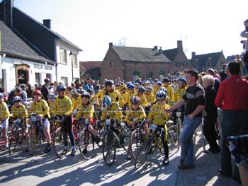 08/04/2007 11u30 start van de Wiebo Toer