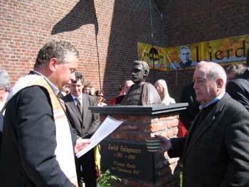 Zondag 8 april 2007: de onthulling