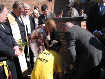 Zondag 8 april 2007: de onthulling